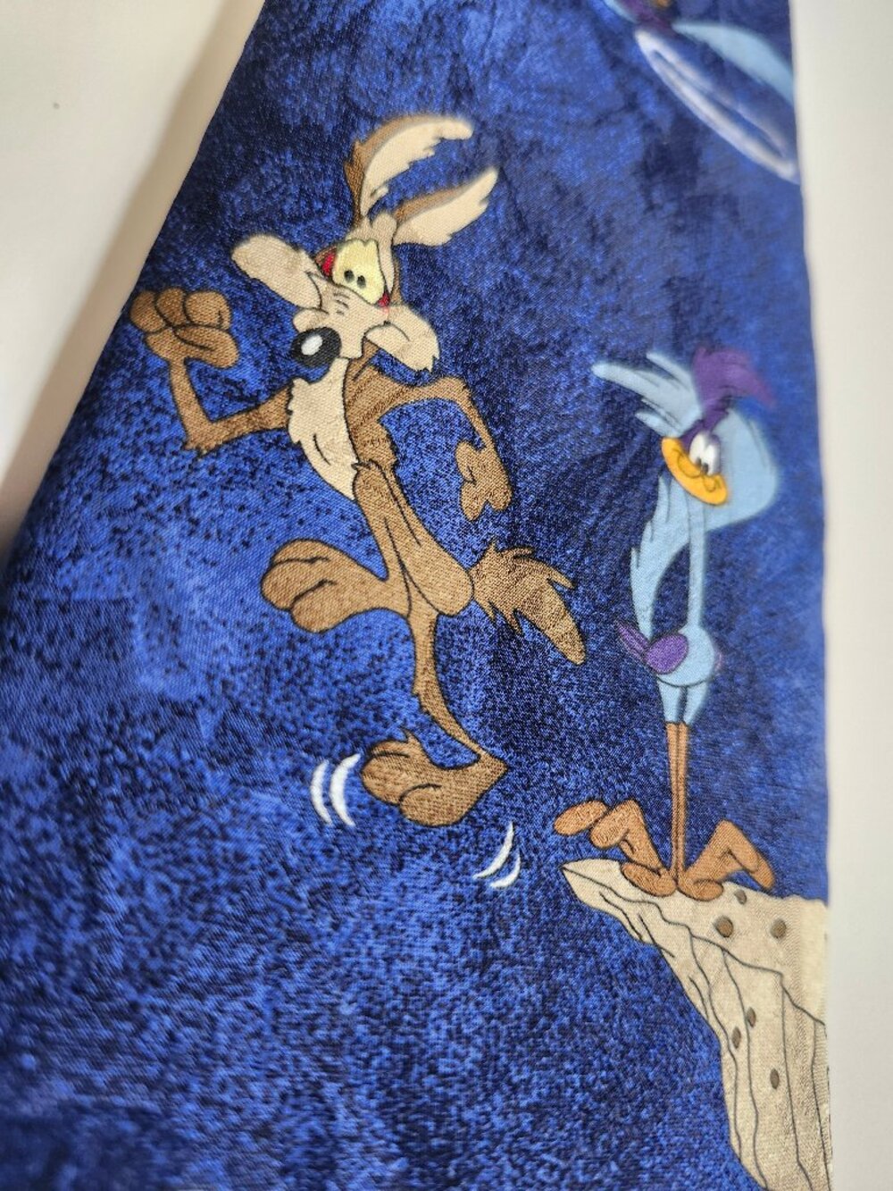 Vintage Looney Tunes Blue Tie Wile E Coyote + Roadrunner 1995 100% Silk - Picture 7 of 8